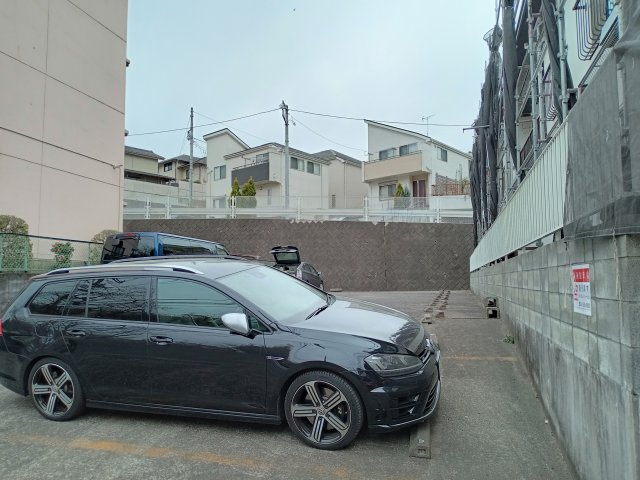 サニーハイツの駐車場