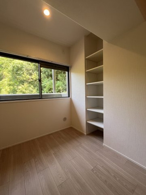 【洋室】 | ろうきん鈴蘭台東コーポ | 緑を感じられる環境です。
