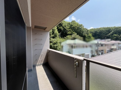 【バルコニー】 | ろうきん鈴蘭台東コーポ | 閑静な住宅街なので落ち着いた生活が送れます。