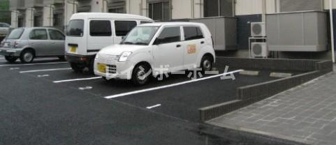 アムール優の駐車場