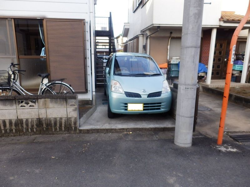 クラリオ越谷の駐車場