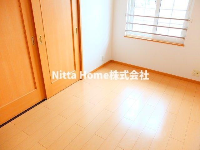 ワイズハウスの寝室|角部屋・南向きです◇