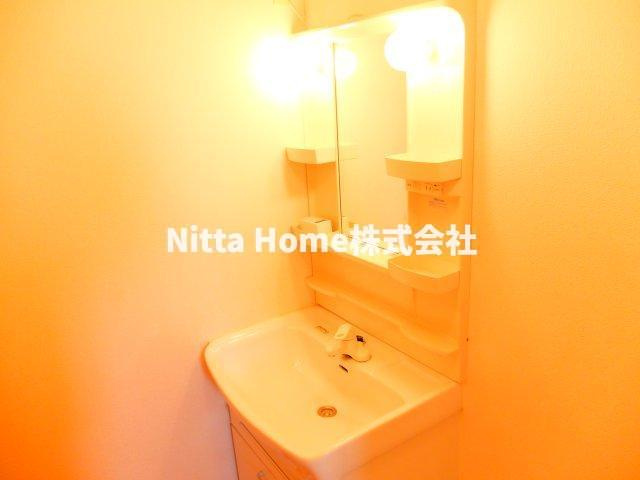 ワイズハウスの独立洗面台|シャワー付き洗面台で毎朝の身支度も快適◆