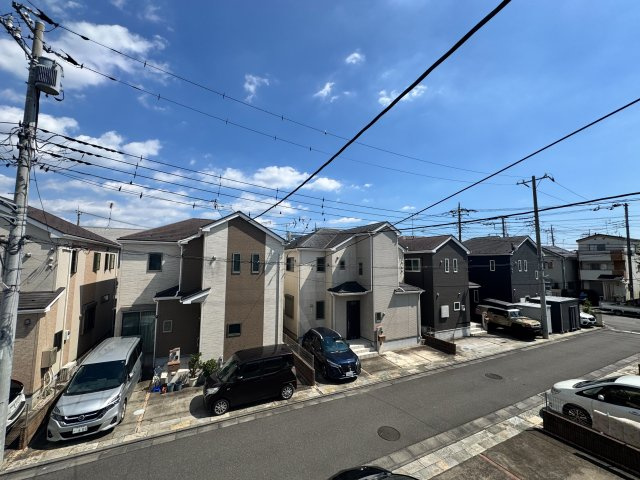 入間市東町4丁目中古戸建の展望|周囲に高い建物がなく、心地よい開放感と遠くまで見渡せる眺望が魅力です。