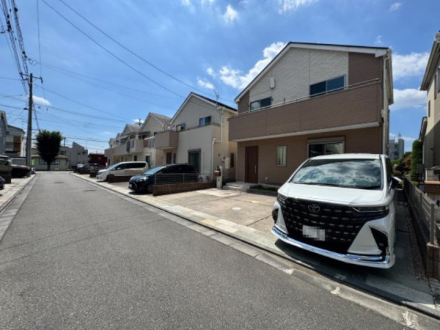 入間市東町4丁目中古戸建の前面道路含む現地写真