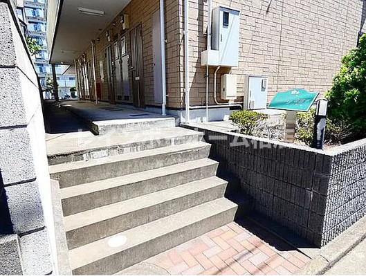 特典：仲介手数料が無料です!!のエントランス|ゆとりのあるエントランスです
