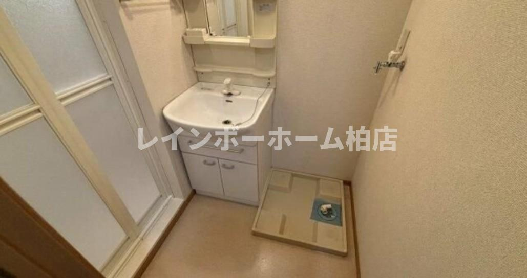 特典：仲介手数料が無料です!!の洗面所|ゆったりとスペースのある洗面所