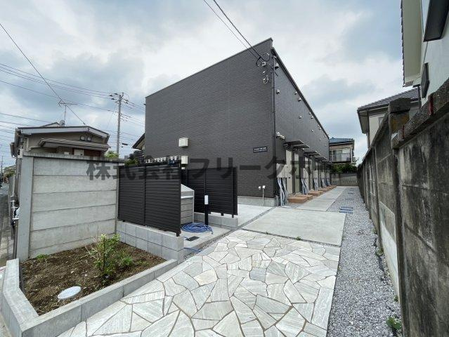 三鷹市上連雀２丁目のアパートのエントランス