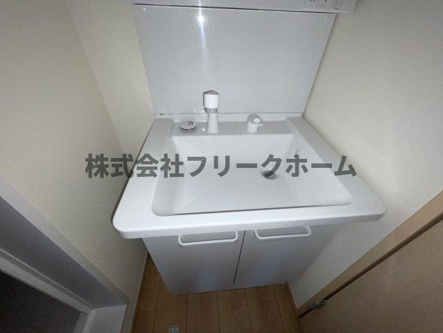 三鷹市上連雀２丁目のアパートの洗面所