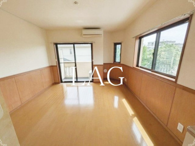 【居間・リビング】 | ＧＡＬＬＥＲＹ　Ｅｌ－ｄｏｒａｄｏ | 洋室のお部屋です。