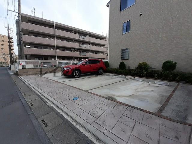 メゾン　ド　ウィズの駐車場