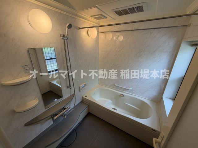 川崎市麻生区五力田１丁目の一戸建ての浴室|1620サイズの広々とした浴室