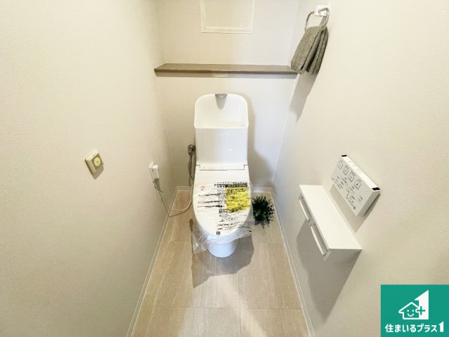 ラ・ヴェール伊丹昆陽池A棟のトイレ|シンプルで清潔感のあるトイレです。