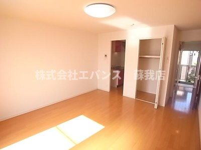 【寝室】 | リブリ・パーシモン | 落ち着いて過ごせるお部屋なので、寝室にいかがでしょうか