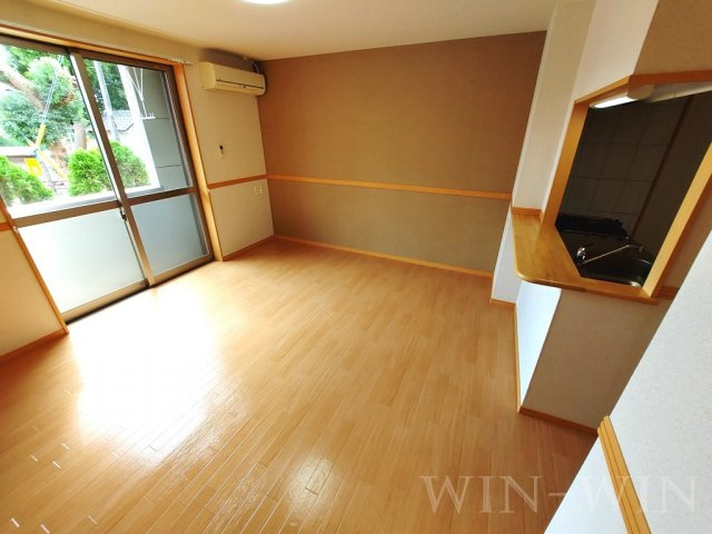 アクア ドルチェ ドゥーエの居間・リビング|イメージ（同建物内別部屋の写真です）