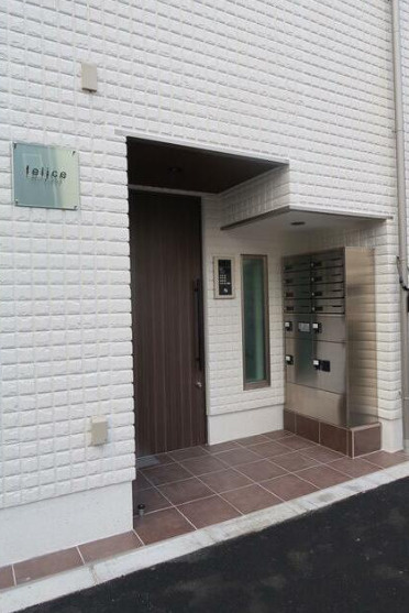 杉並区西荻北４丁目の賃貸マンションのエントランス