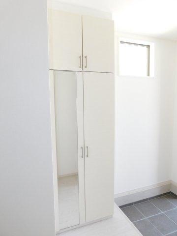 名古屋市中川区万場１丁目の新築一戸建の玄関|◇玄関収納◇　　玄関がすっきりと片付くシューズ収納完備！　