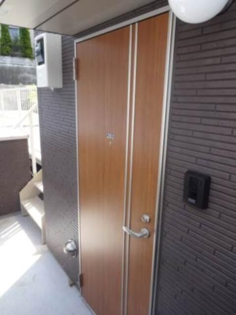 クレール上大岡弐番館の玄関