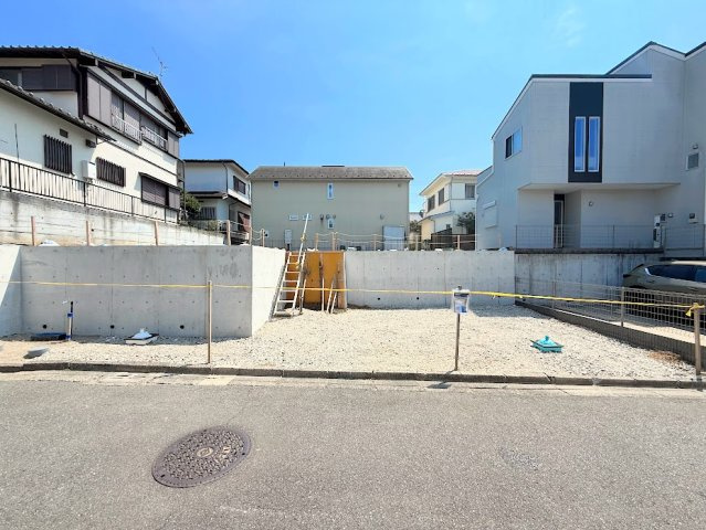 戸塚区柏尾町　売地の外観|◆一戸建てを中心とした街並みが整然と続き、周辺は高い建物が建っていないので、緑の多い閑静な趣を感じる環境です。街並みや周辺環境も重要なポイントです！！