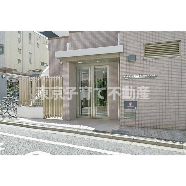 アブレスト動坂のエントランス