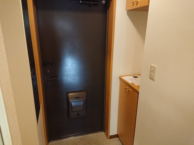 阿部松島マンションの玄関