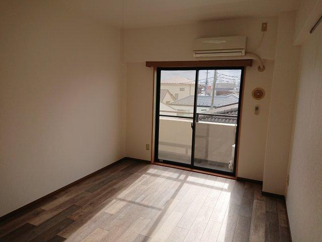 阿部松島マンションの洋室