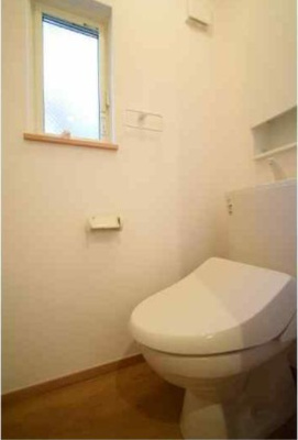 【トイレ】 | 板橋区前野町５丁目戸建 | シンプルで使いやすいトイレです