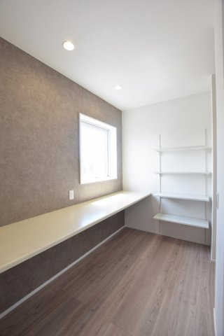 新潟市西小針1丁目　A棟の洋室