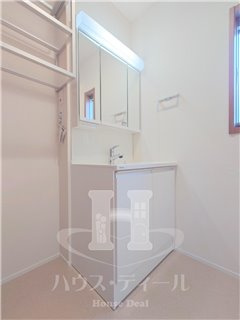 【洗面所】 | フルール | 明るい洗面所です
