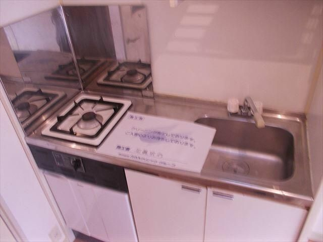 横浜市金沢区大道１丁目のアパートのキッチン