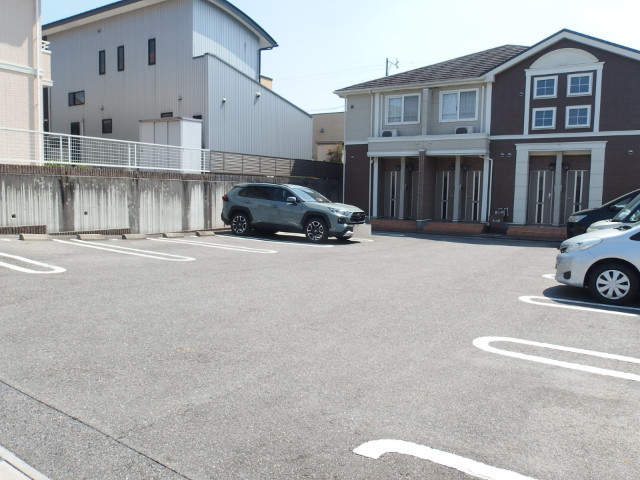 リバティＮの駐車場