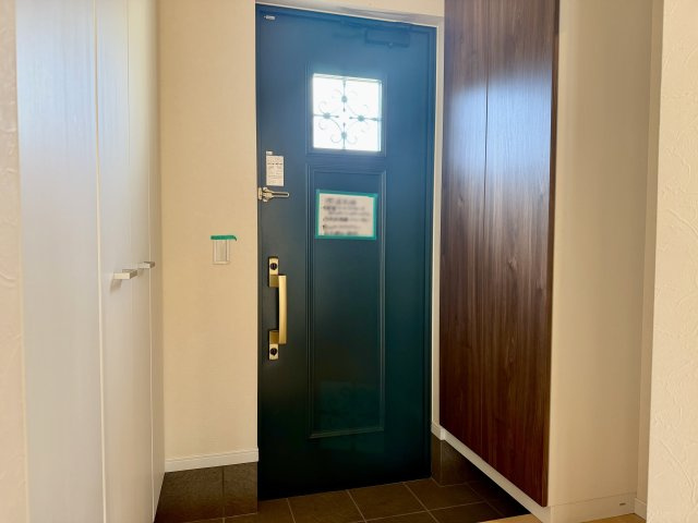 明石市二見町福里戸建の玄関