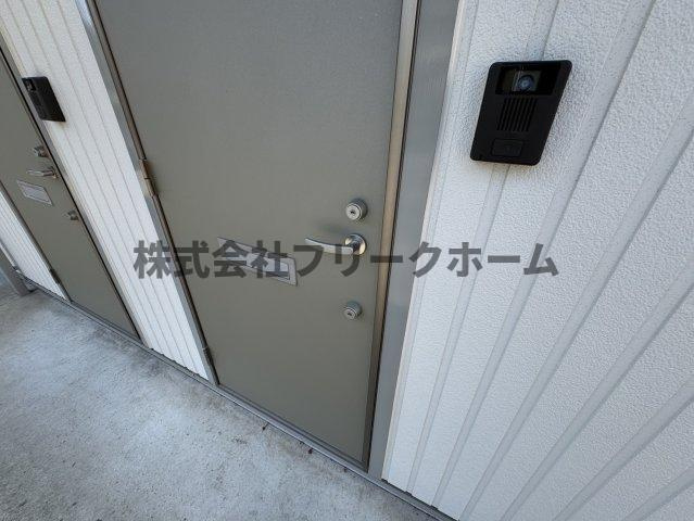小金井市緑町１丁目のアパートのエントランス