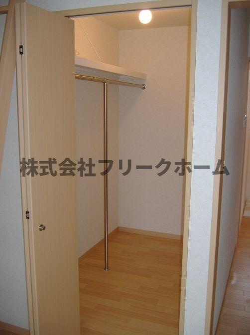 小金井市緑町１丁目のアパートの収納
