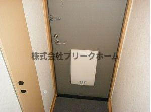 小金井市緑町１丁目のアパートの玄関