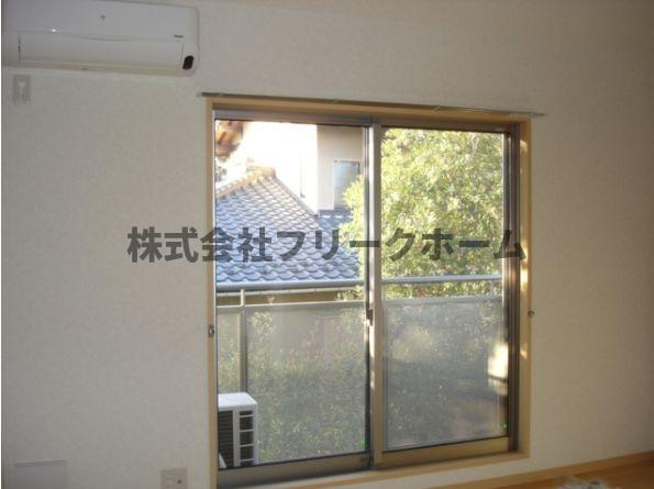 小金井市緑町１丁目のアパートの居間・リビング
