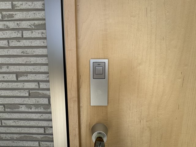 南城市玉城愛地　第1（全5棟）1号棟の玄関|1号棟　スマートキー付き♪