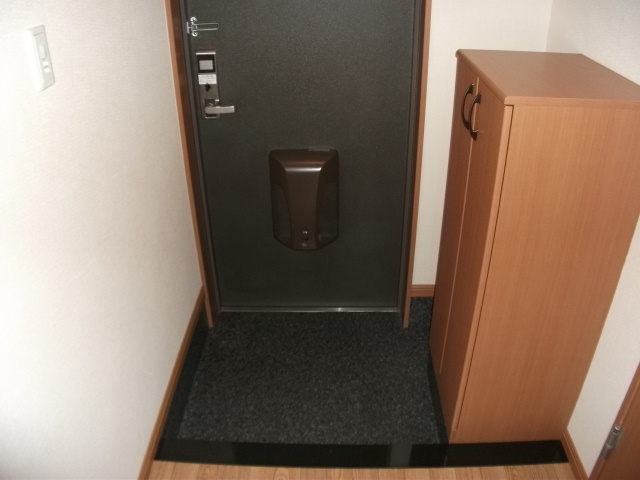 エリーナの玄関|収納もある玄関です