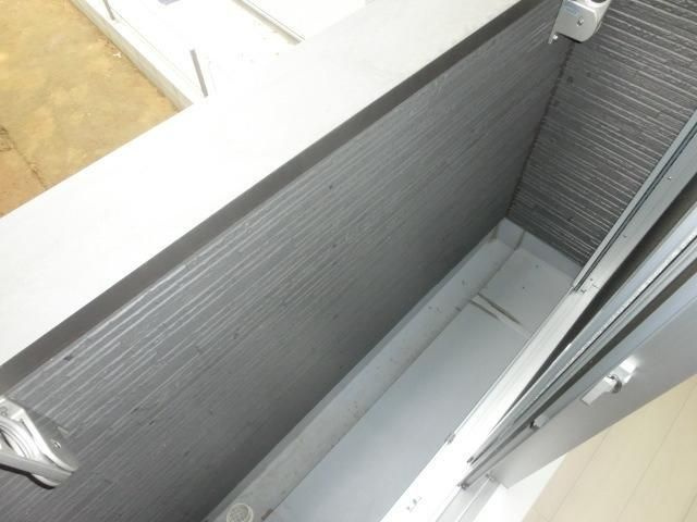 千葉市花見川区幕張町６丁目のアパートのバルコニー