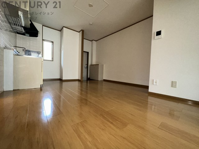 玄関を入ったらすぐ7帖のダイニング♪