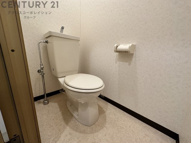 温水洗浄便座付きのトイレです♪