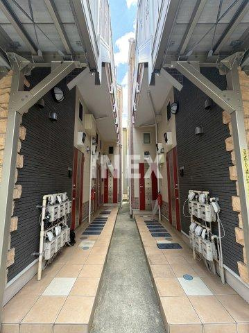 横浜市保土ケ谷区和田１丁目のアパートのエントランス