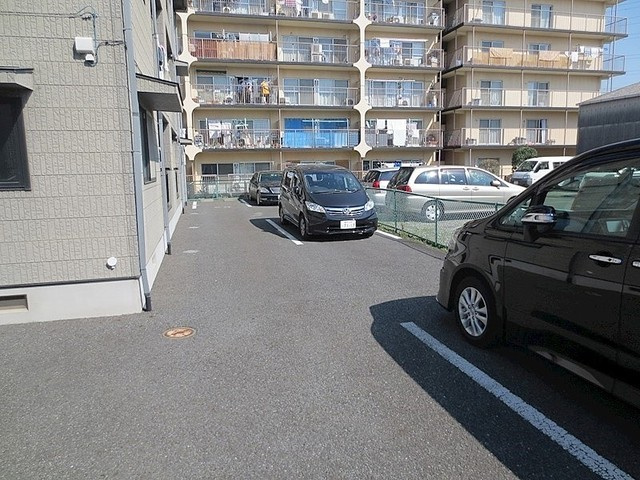 クレストハイツの駐車場