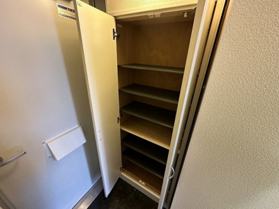 【玄関】 | レオパレスプリメロ | 明るい玄関です