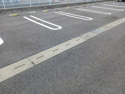 【駐車場】 | サンリトＡ | 車をお持ちの方に嬉しい駐車場付きの物件です