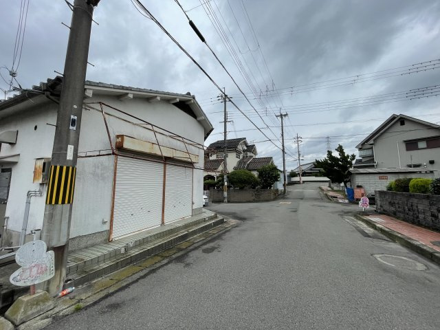 紀の川市東国分・中古戸建・54808の前面道路含む現地写真