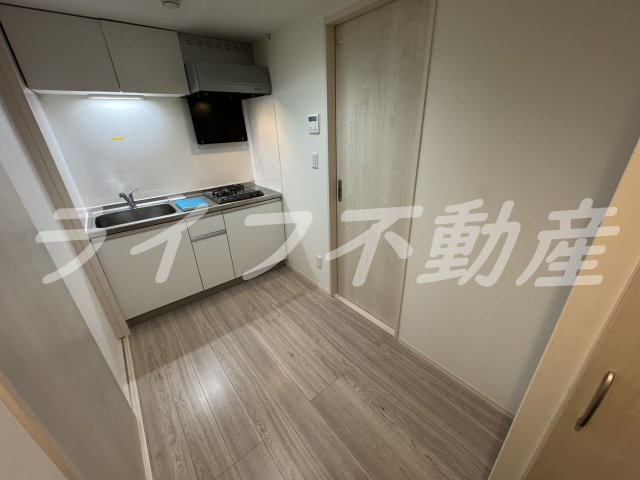 CRASTINE大蓮北4丁目Aのキッチン|コンパクトなキッチンで掃除もラクラク
