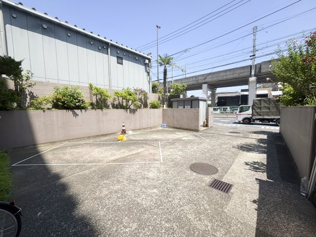 【駐車場】