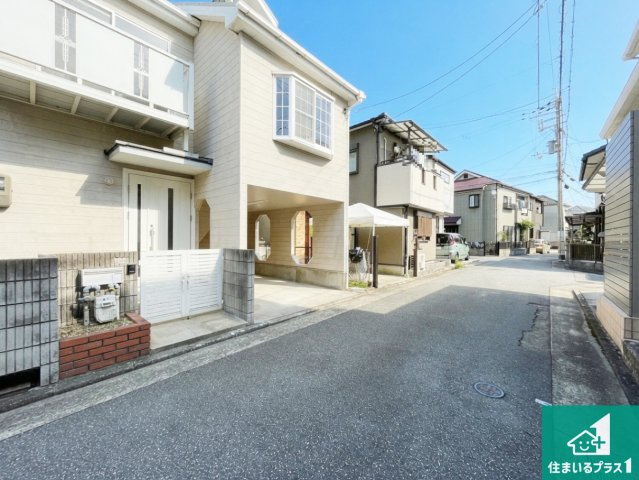 宝塚市安倉南　中古一戸建ての前面道路含む現地写真|車通りの少ない前面道路！お子様がいらっしゃるご家族でも安心！