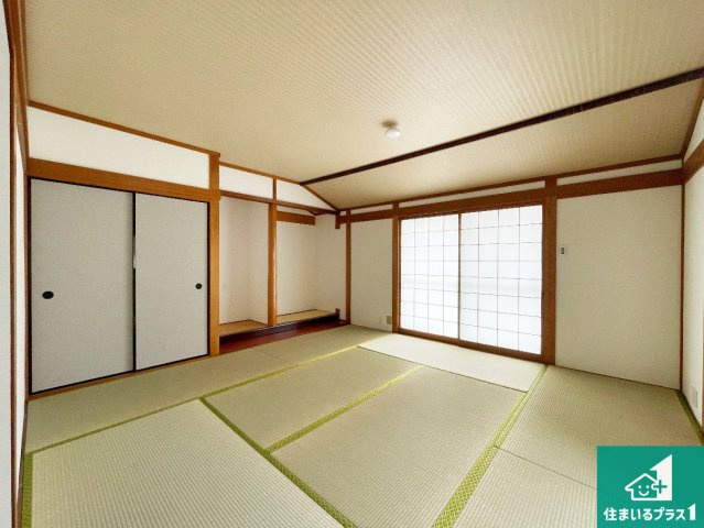 宝塚市安倉南　中古一戸建ての和室|一室あると便利な和室は客間としてだけでなく、小さなお子様のプレイルームや食後のくつろぎスペースとしてもご利用いただけます。収納もついていますので大活躍間違いなし！